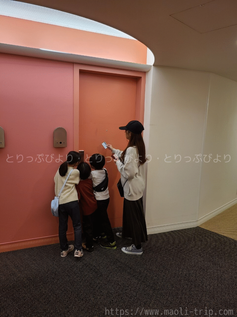 グランドニッコー淡路 部屋のドア
